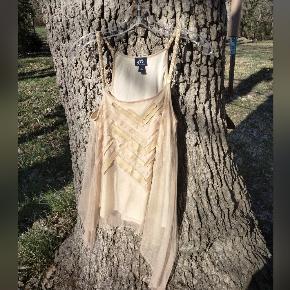 ⬇️ Price Drop!⬇️ Authentic Icon Blouse in size S